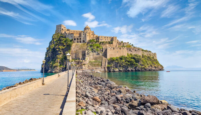 Ischia Tour privato di 8 ore Arrivo a Ischia e visita via terra Castello Aragonese Grotta Verde